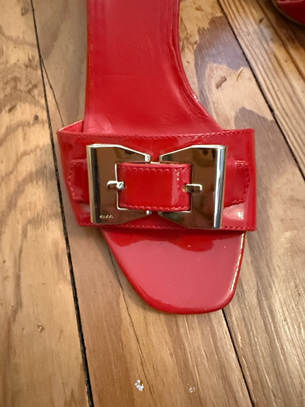 Gucci Red Patent Leather Slide Sandals with Gold Buckle Accent - Picture 4 of 4